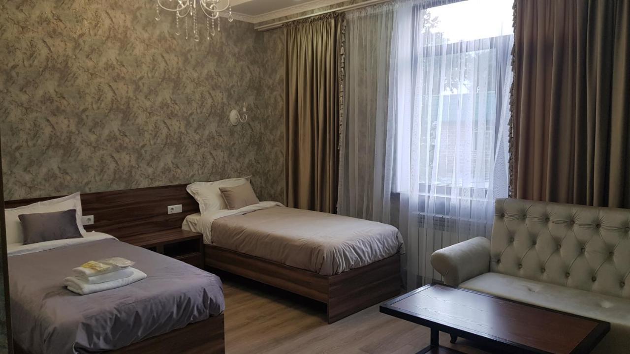 Nomad Hotel Bishkek Halal Exterior foto